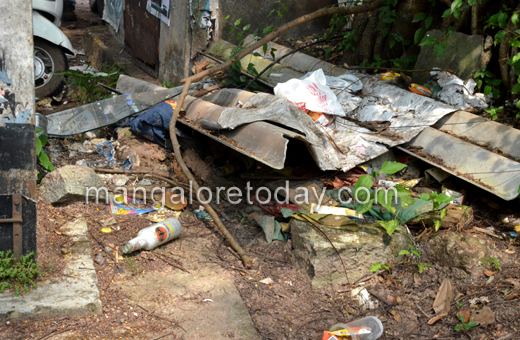 Garbage infront of BJP Office Mangalore